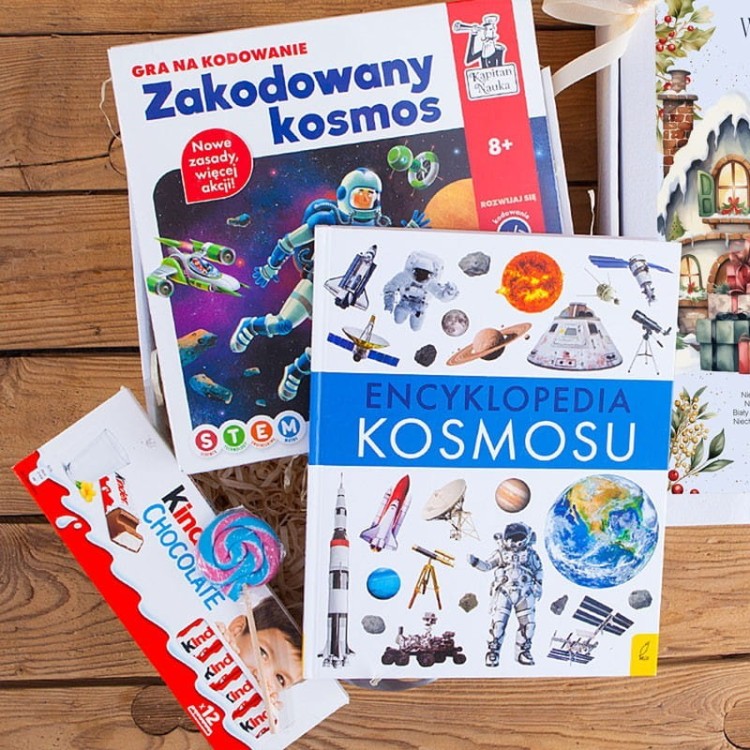 prezent-na-swieta-dla-chlopca-z-imieniem-zestaw-dla-milosnika-kosmosu-z-encyklopedia (1).jpg