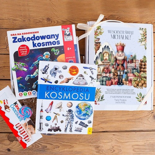 prezent-na-swieta-dla-chlopca-z-imieniem-zestaw-dla-milosnika-kosmosu-z-encyklopedia.jpg