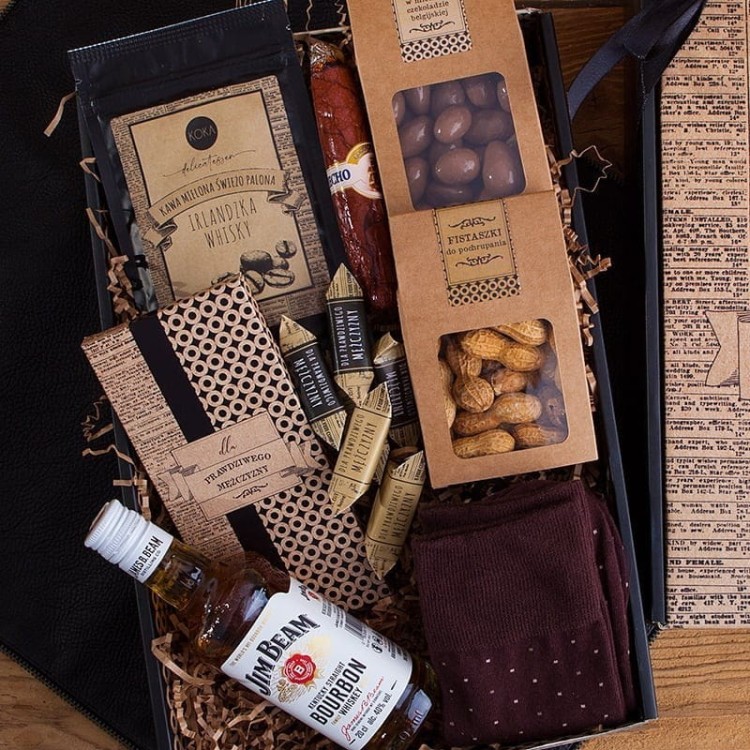 prezent-dla-mezczyzny-na-swieta-z-imieniem-z-jim-beam-kawa-i-slodkosciami-kd40 (2).jpg