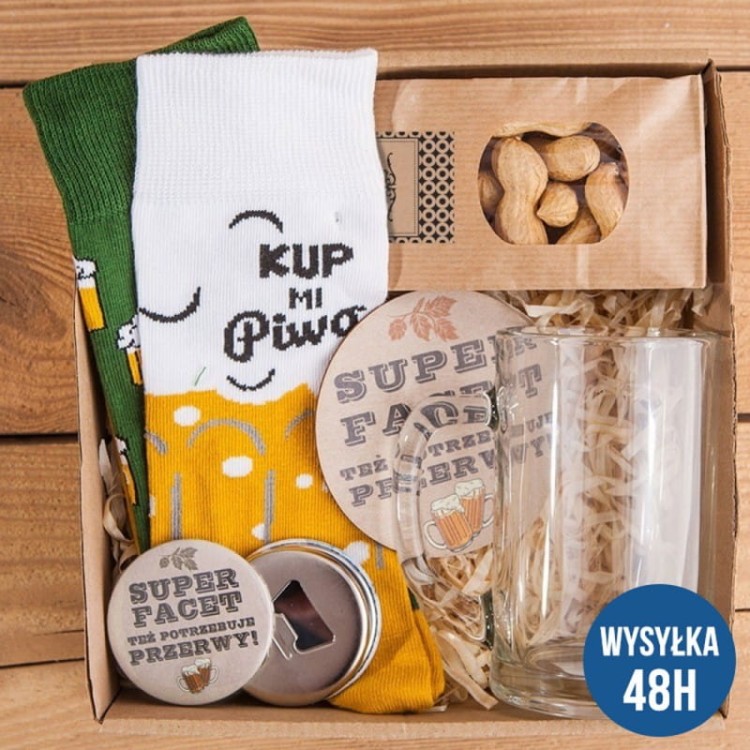 swiateczny-zestaw-prezentowy-dla-piwosza-z-kuflem-skarpetami-i-przekaskami-mw.jpg
