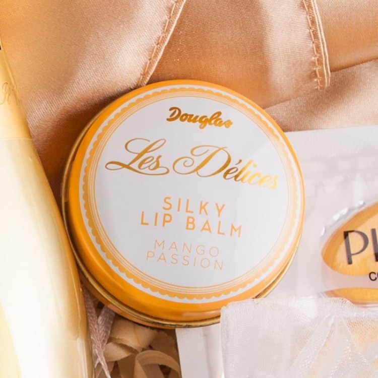 premium-prezent-swiateczny-dla-kobiety-dotyk-luksusu-ze-szlafrokiem-bottega-gold-i-kieliszkiem-bd62 (4).jpg