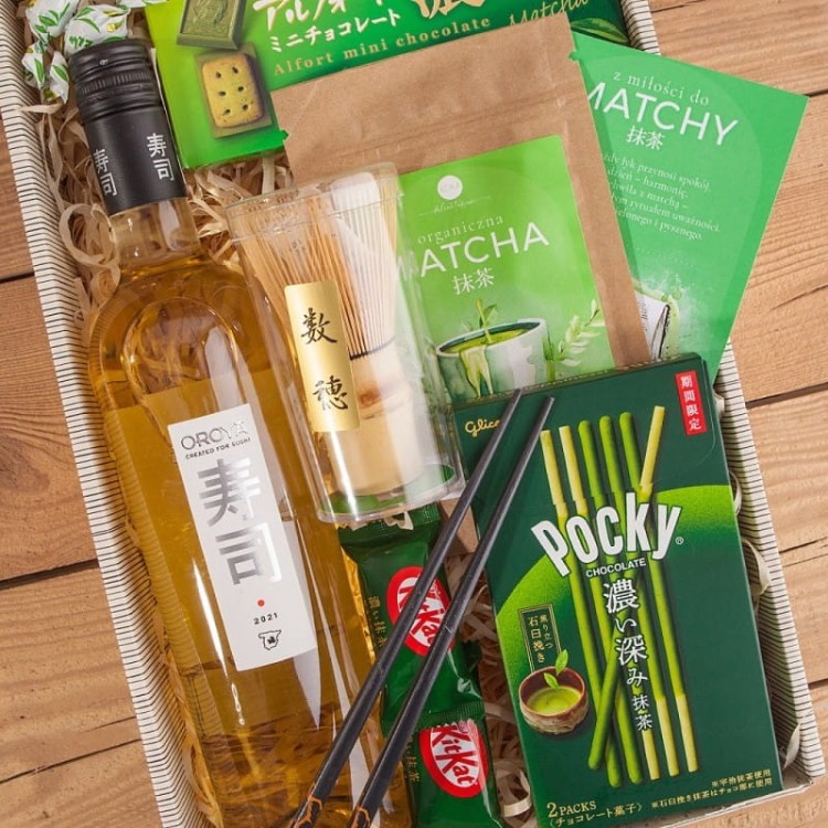 luksusowy-prezent-swiateczny-dla-kobiety-zestaw-matcha-wino-chasen-matcha-i-slodkosci-bd57 (3).jpg