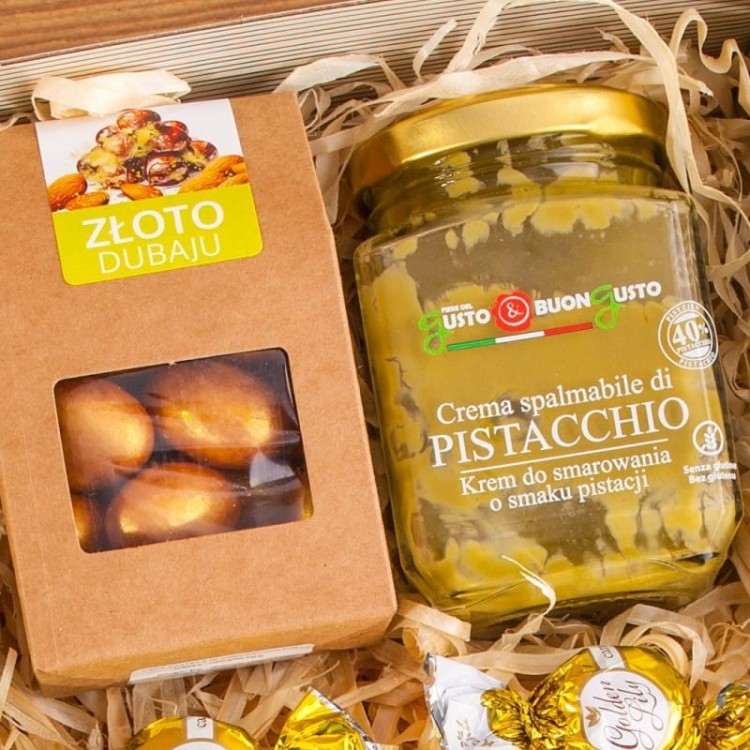 luksusowy-prezent-swiateczny-dla-kobiety-pistacjowy-dubaj-z-likierem-kremem-pistacjowym-oraz-slodkosciami-bd55 (3).jpg