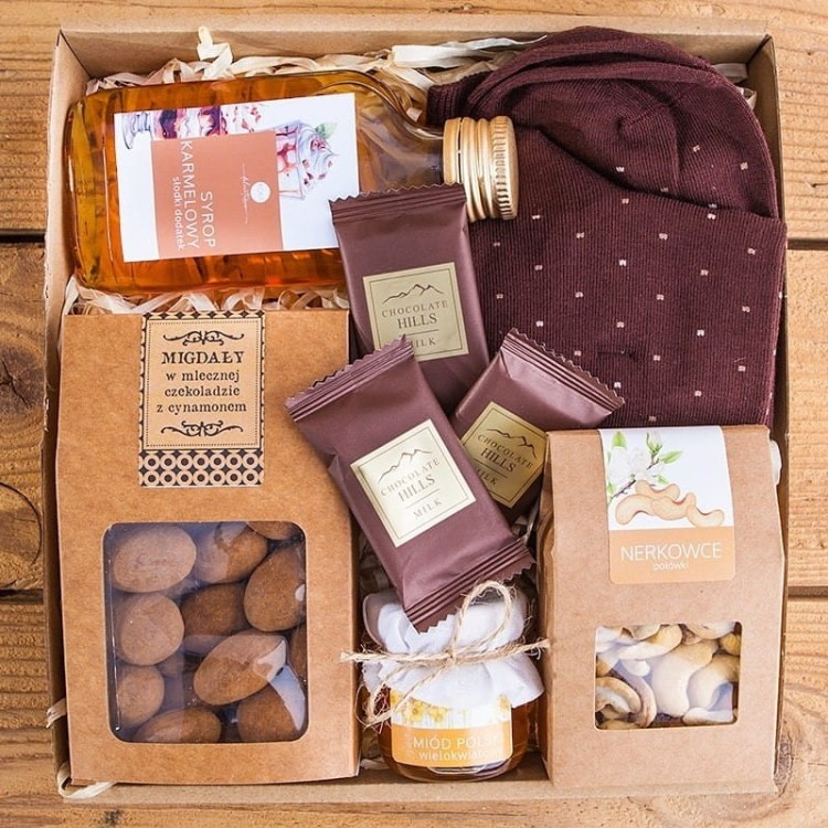 prezent-swiateczny-z-syropem-skarpetkami-i-miodem-dla-mezczyzny-mn (3).jpg