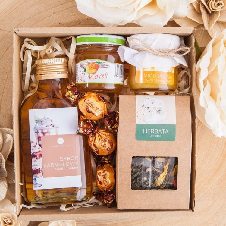 naturalny-swiateczny-kosz-prezentowy-syrop-herbata-miod-konfitura-mmi (4).jpg
