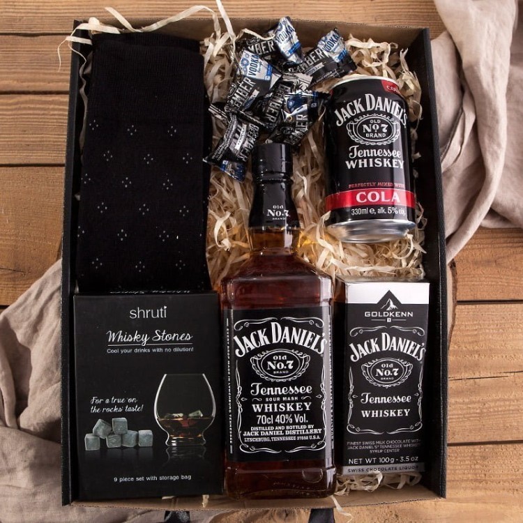 prezent-swiateczny-firmowy-dla-niego-z-podpisem-zestaw-jack-daniels-giga.jpg