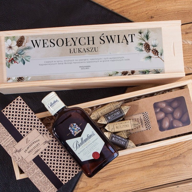 prezent-swiateczny-dla-mezczyzny-w-skrzyni-z-podpisem-slodki-zestaw-z-whisky-ballantines (1).jpg